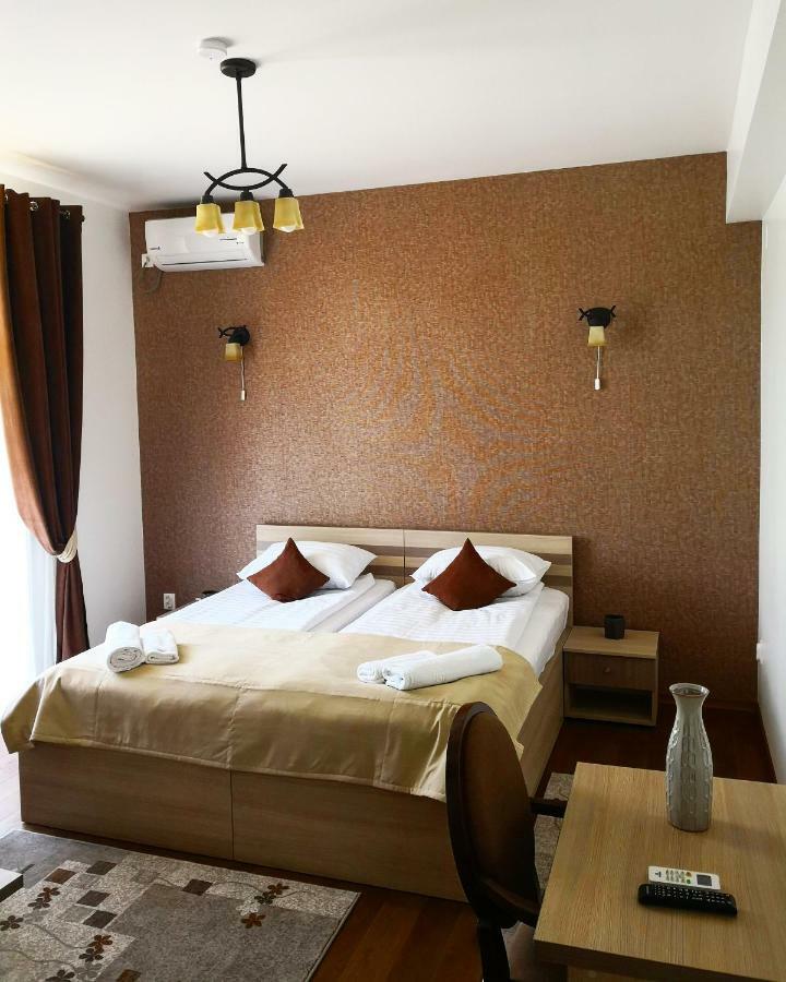 Double or Twin Room with Mountain View,817907402:JPEG